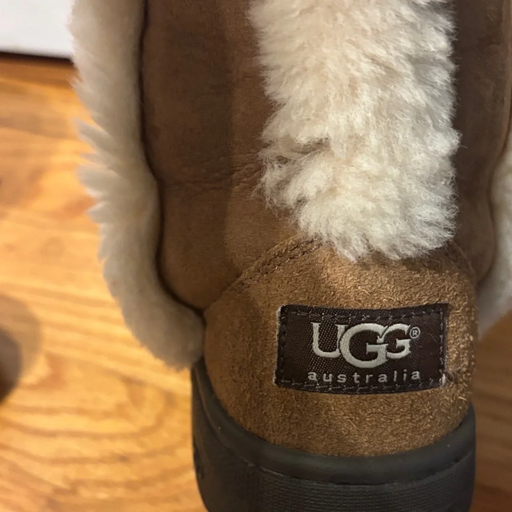 UGG Brown Winter Boots with Cream Fur - Picture 8 of 10